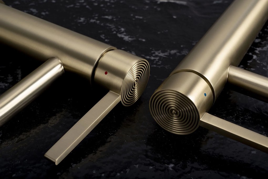 Смесител за мивка Rea Foster Brush Gold High