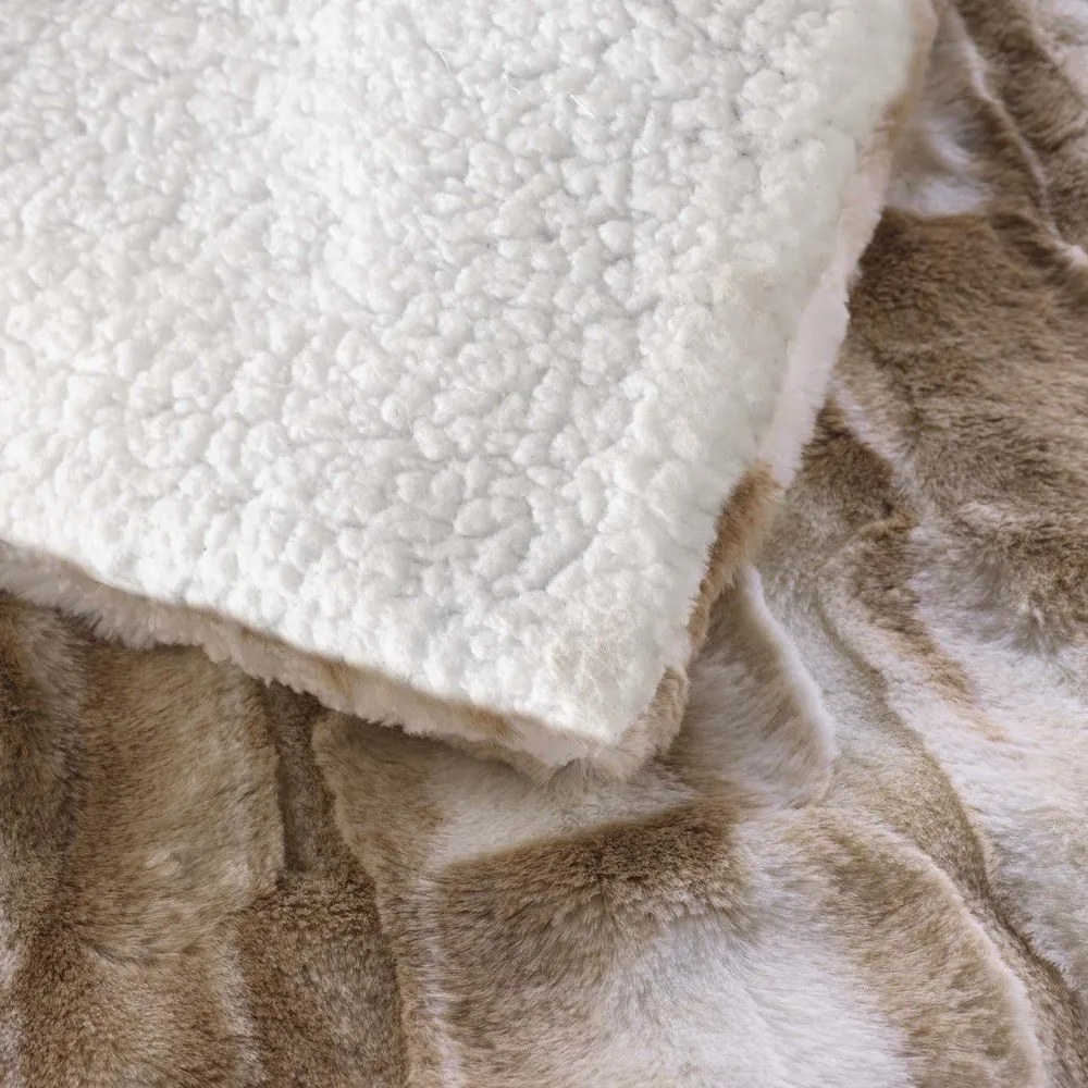 Бежово одеяло от изкуствена кожа 180x220 cm Cheyenne – douceur d'intérieur