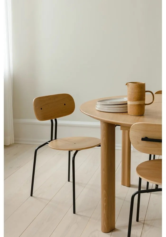 Черно-кремав трапезен стол Curious - UMAGE