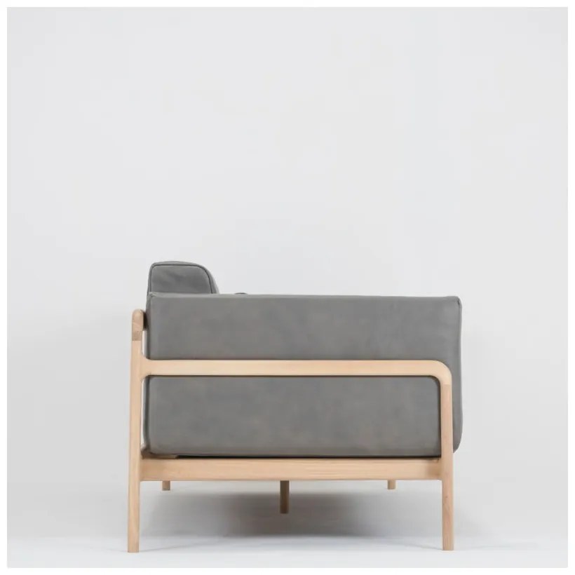 Тъмно сив диван от биволска кожа с масивна дъбова конструкция , 240 см Fawn - Gazzda