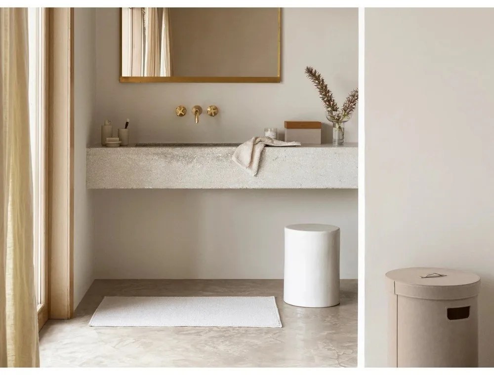 Кремава чаша за четки за зъби от полиресин Kua – Blomus