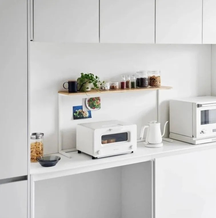 Бял/в естествен цвят дървен допълнителен рафт 90x18 cm Tower – YAMAZAKI