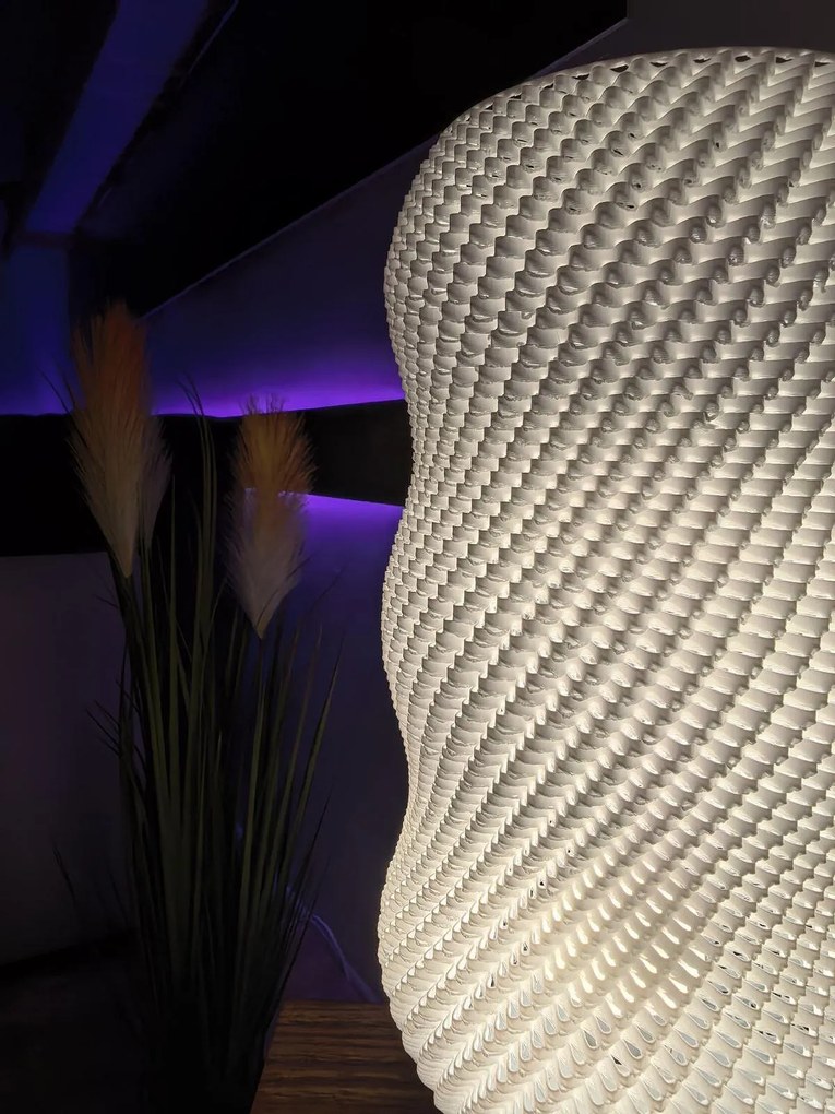 Дизайнерска настолна лампа RETEA /модел L050032/