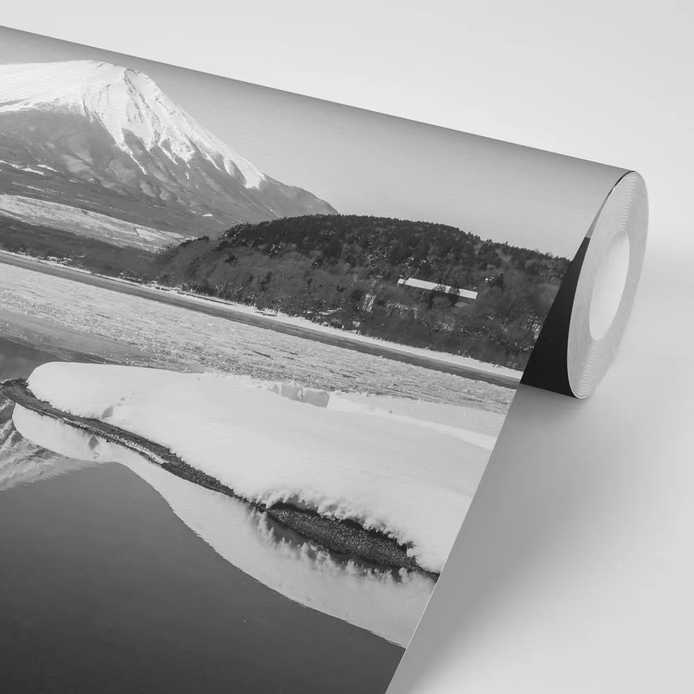 Фототапет – Японска планина Фуджи в черно-бяло