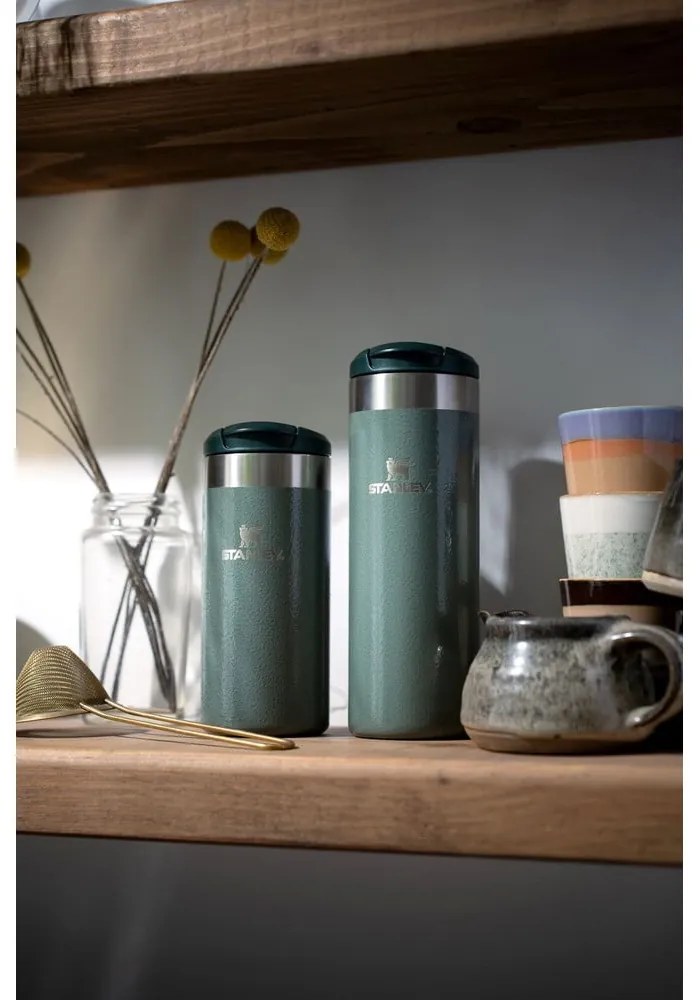 Зелена термочаша от неръждаема стомана 470 ml AeroLight™ Transit Hammer Tone Green – Stanley