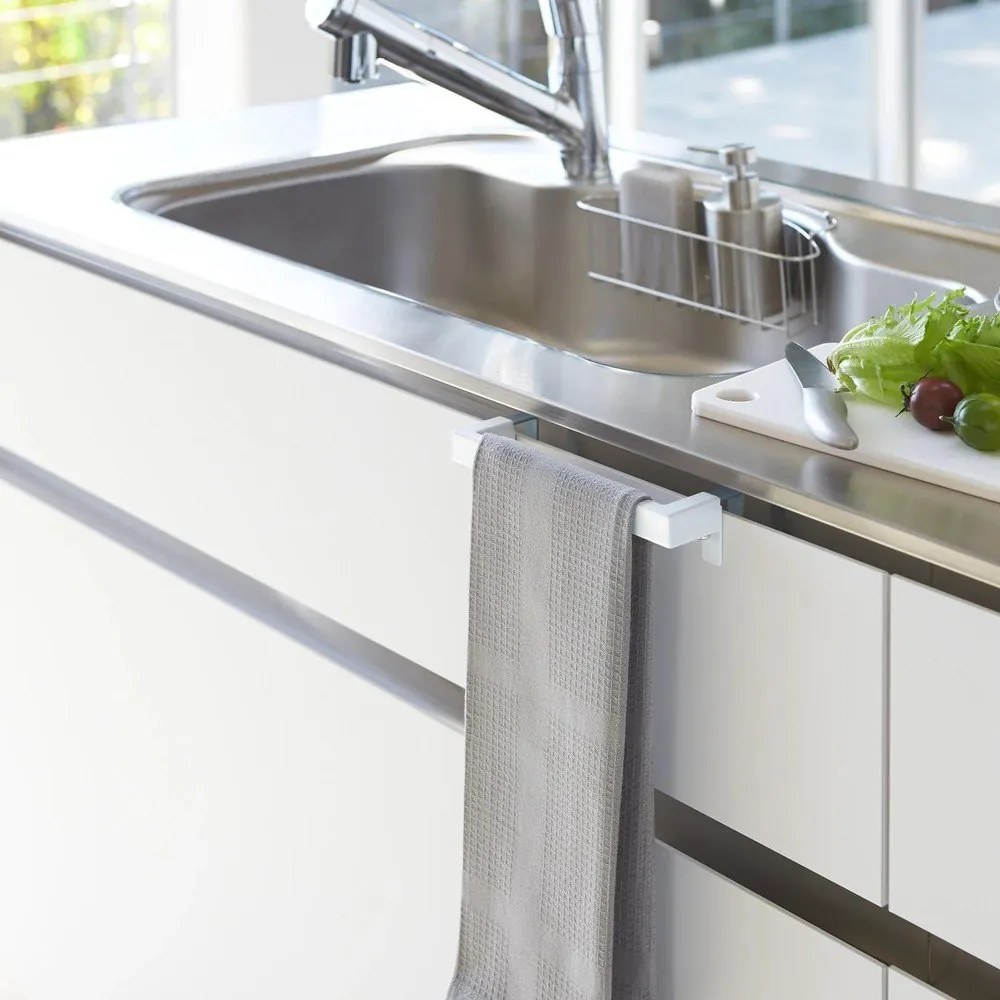 Бял висящ държач за кухненска кърпа Tower – YAMAZAKI