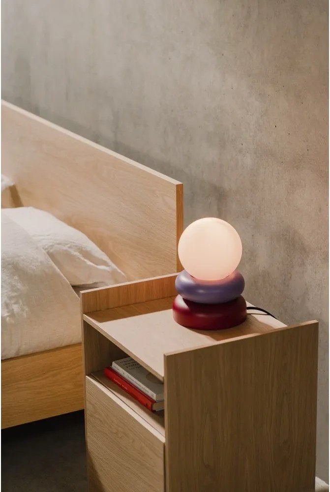 Червена/лилава настолна лампа от масивна дървесина със стъклен абажур (височина 24 cm) Otem – noo.ma