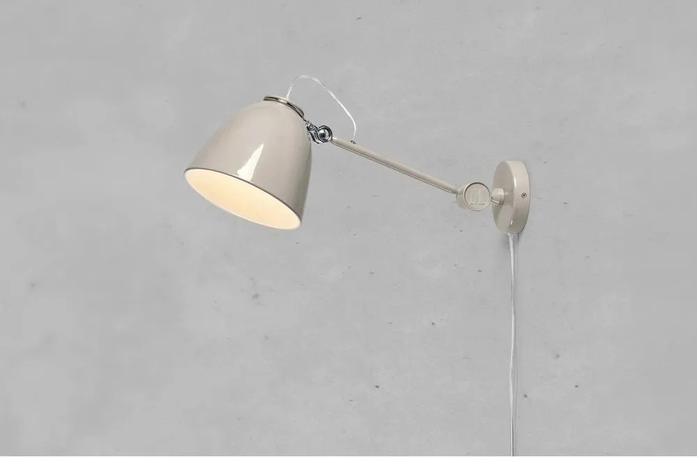 Сиво-бежова стенна лампа за контакт Tilt – Markslöjd