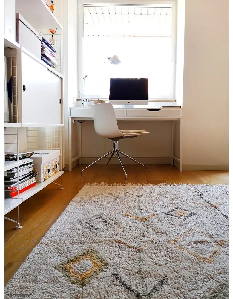 Бежов ръчно изработен памучен килим подходящ за пране 170x240 cm Kaarol Earth – Lorena Canals