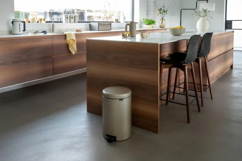 Кош за боклук с педал Brabantia NewIcon 1003205, 20 л, Плавно затваряне, Противоплъзгаща основа, Златен металик
