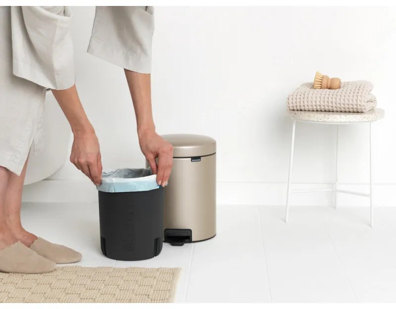 Кош за боклук с педал Brabantia NewIcon 1003198, 5 л, Плавно затваряне, Противоплъзгаща основа, Златен металик
