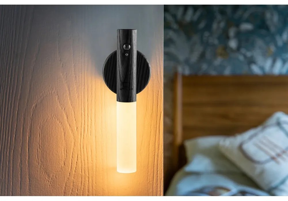 Черна LED стенна лампа с USB Baton – Gingko