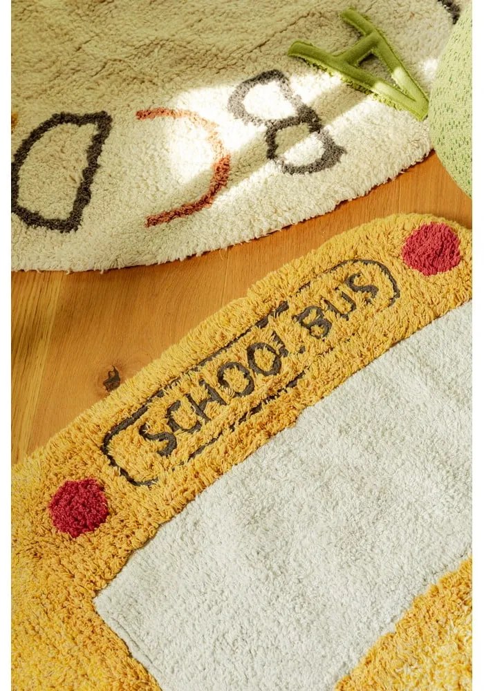 Памучен детски килим подходящ за пране/ръчно изработен в цвят жълта охра 90x130 cm School Bus – Lorena Canals
