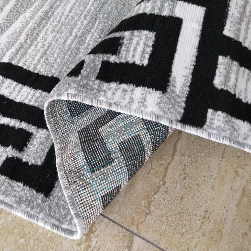 Стилен сиво-черен килим с орнамент Ширина: 160 см | Дължина: 220 см