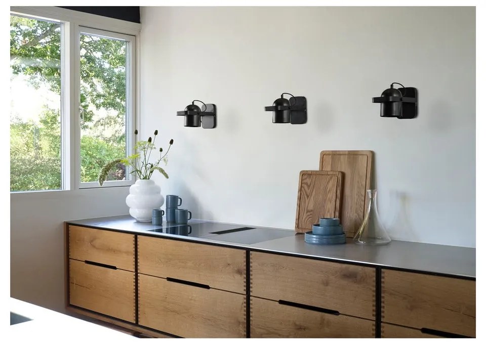 Черна стенна лампа Nesvik – Villa Collection