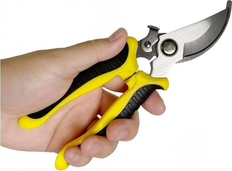 Градински ножици за рязане на растения