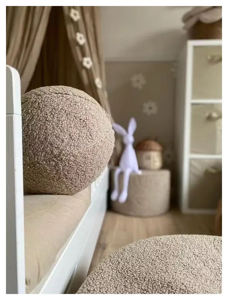 Светлокафява детска възглавница за диван от букле Ball – Wigiwama