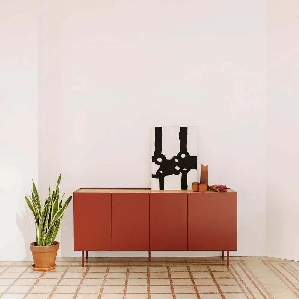 Червен нисък скрин от декор от дъб 165x78 cm Arista – Teulat