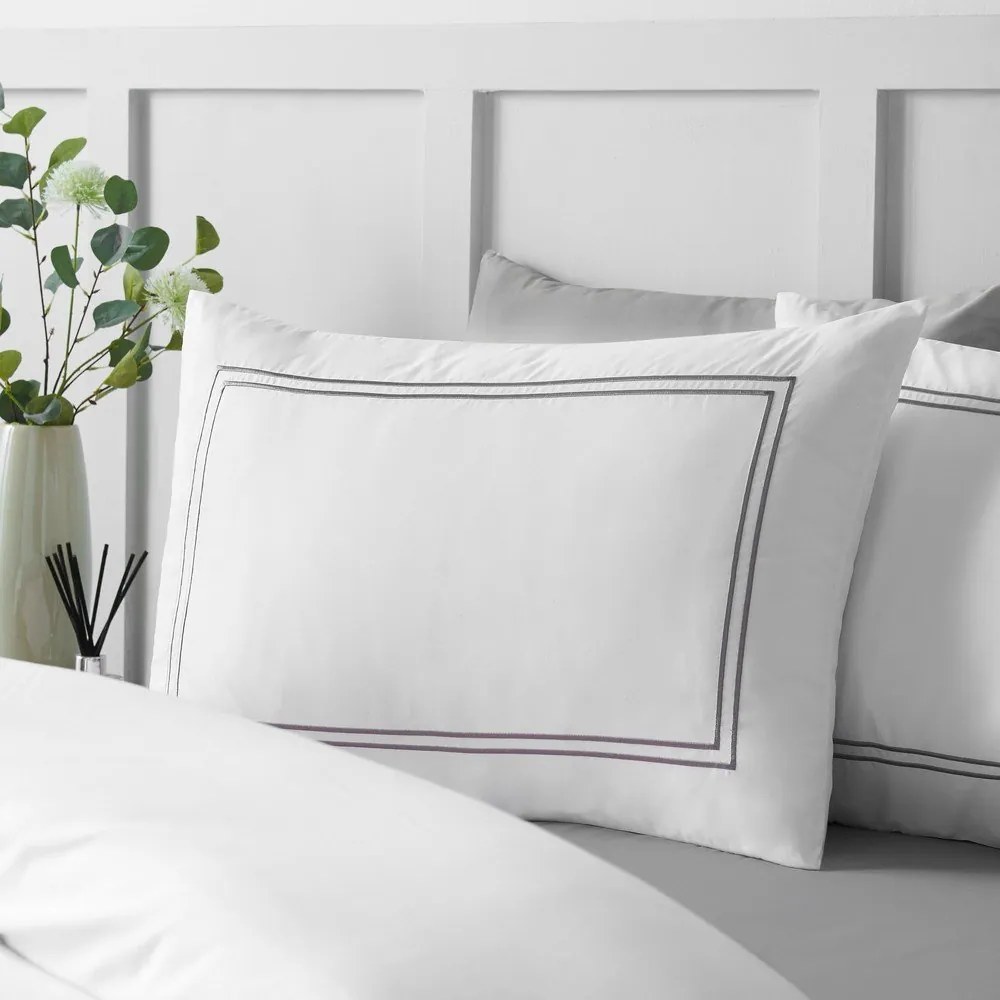 Бяло двойно 3 части сатенено спално бельо 200x200 cm So Soft Mono Satin Stitch – Catherine Lansfield