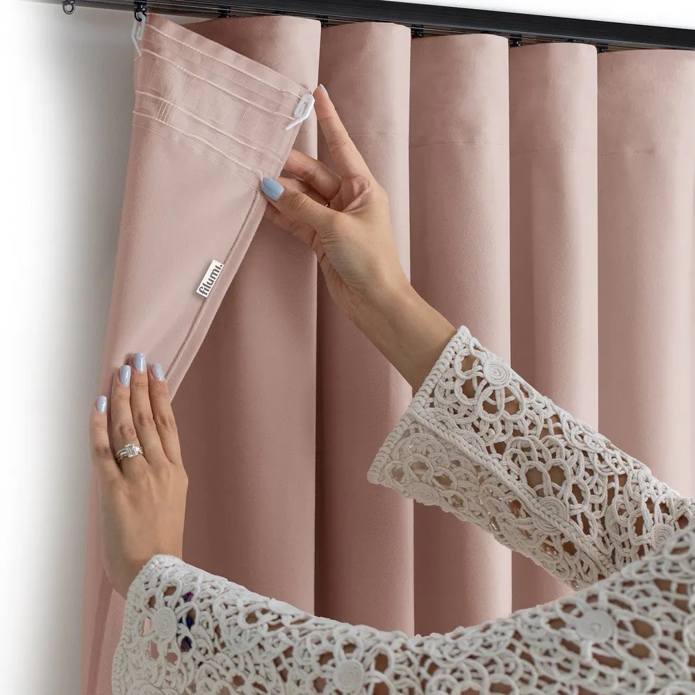Светлорозова затъмняваща завеса 200x250 cm Velto – Filumi