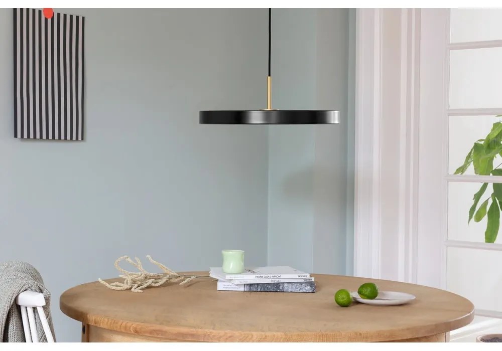 Черно LED затъмняващо се висящо осветително тяло с метален абажур ø 43 cm Asteria Plus Medium – UMAGE