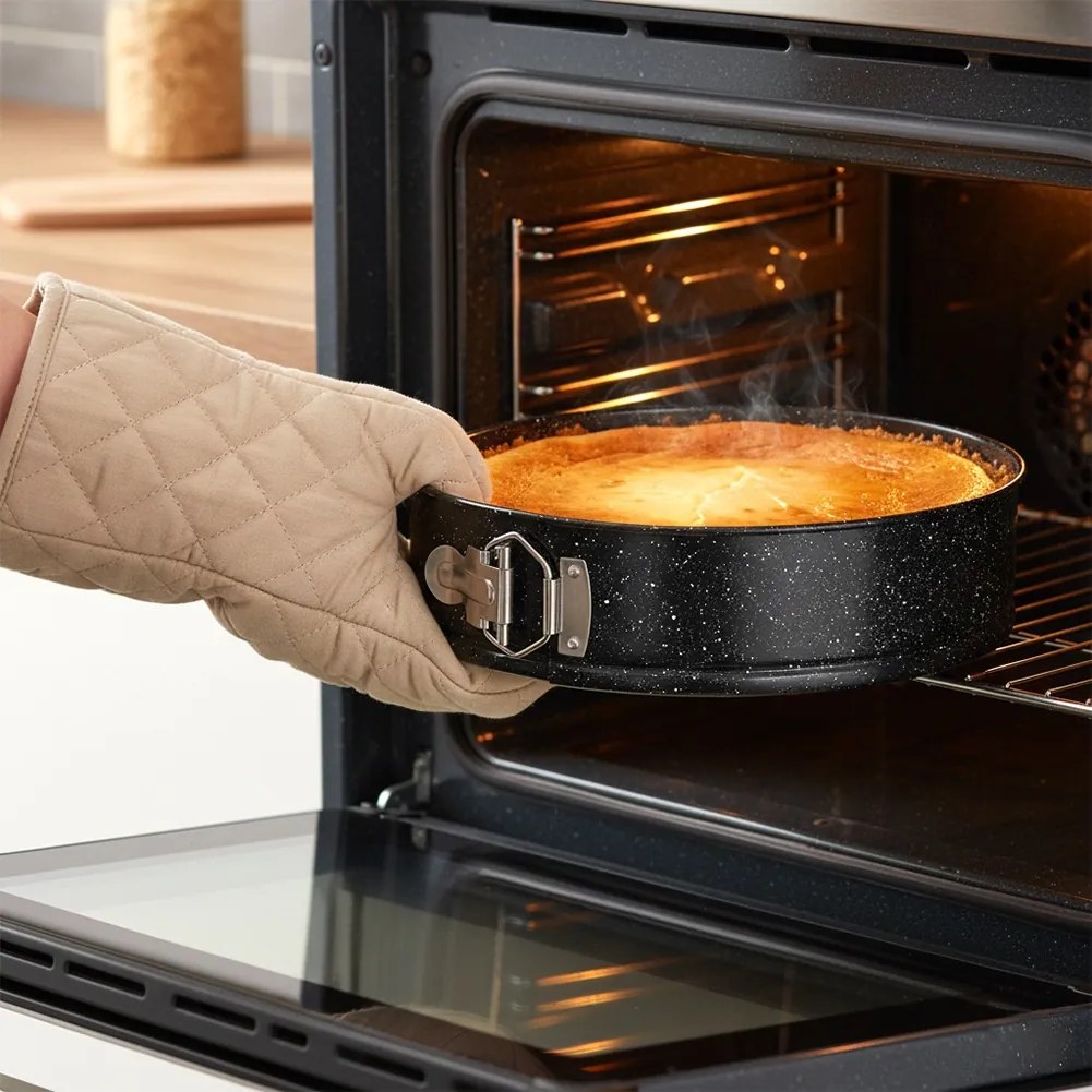 Форма за торта с подвижно дъно 24см и практичен капак за пренасяне и съхранение