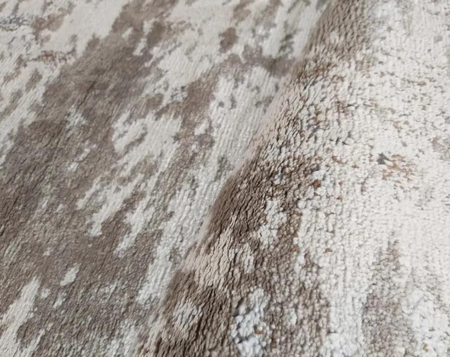 Бежово-кафяв модерен килим