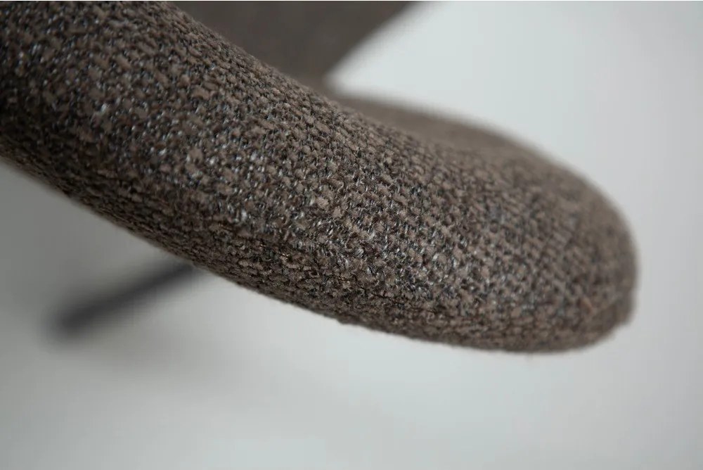 Кафяв тапициран трапезен стол Heap – DAN-FORM Denmark