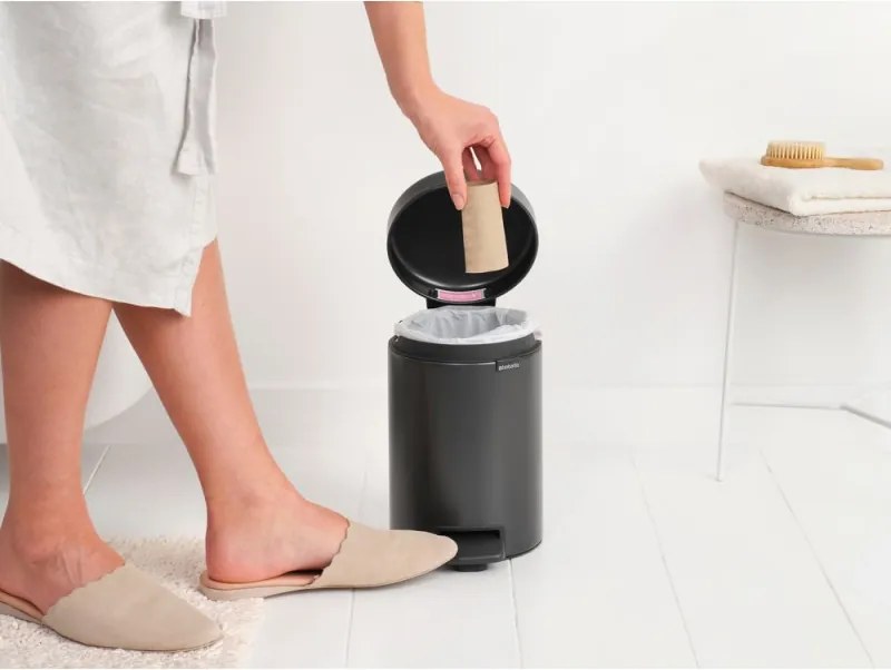 Кош за боклук с педал Brabantia NewIcon 1008834, 3 л, Плавно затваряне, Противоплъзгаща основа, Тъмносив