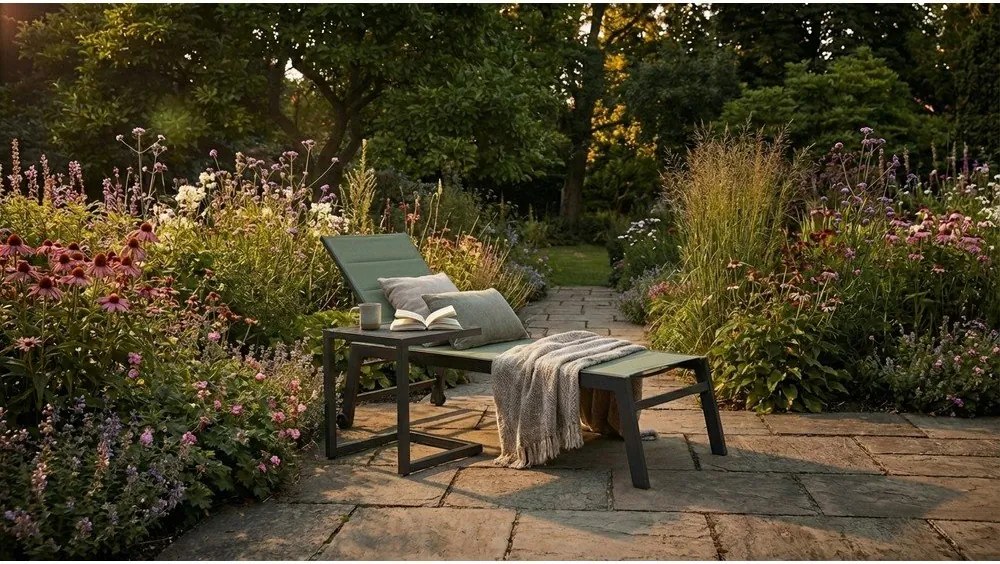 Зелен градински шезлонг метален Hilde – Bizzotto