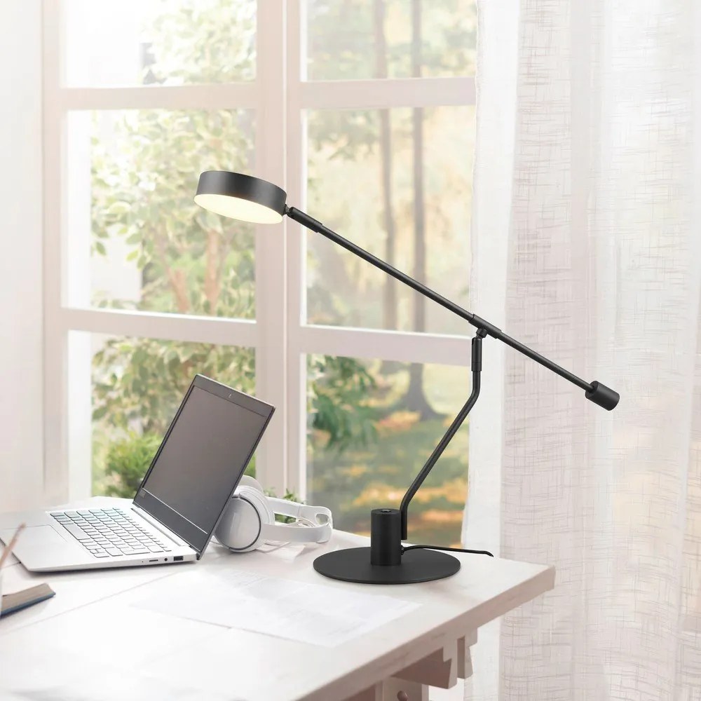 Матово черно LED настолна лампа с огъваща се структура (височина 64 cm) Manduro – Trio