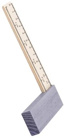 Дървена работна маса с инструменти за малки майстори