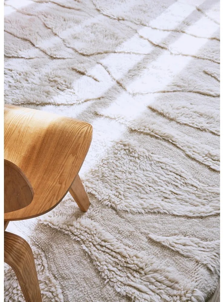 Бял ръчно изработен вълнен килим подходящ за пране 170x240 cm Enkang Ivory – Lorena Canals