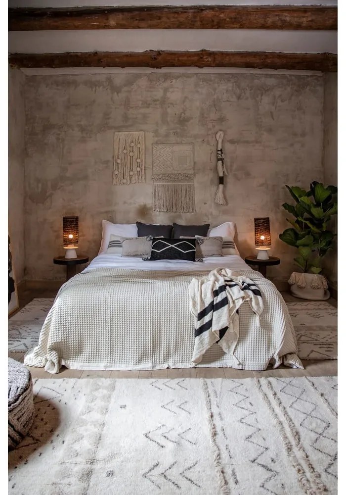 Кремав ръчно изработен вълнен килим подходящ за пране 140x200 cm Lakota Day – Lorena Canals