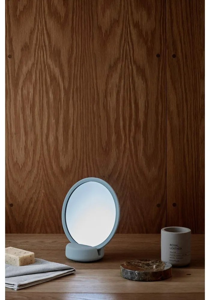 Свещ от соев восък с време на горене 24 h Fraga: Royal Leather – Blomus