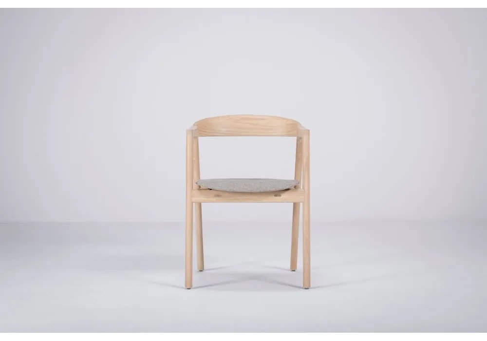 Трапезен стол от масивна дъбова дървесина със сива седалка Muna - Gazzda