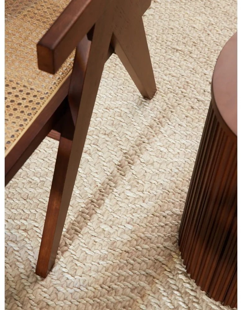 Ръчно изработен килим със смес от вълна в цвят слонова кост 200x290 cm Majoli – Elle Decoration