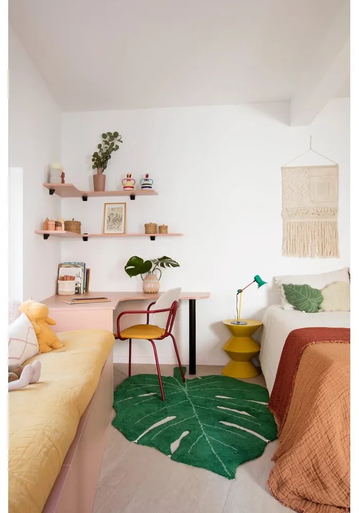 Тъмнозелен ръчно изработен памучен детски килим подходящ за пране 120x180 cm Monstera Leaf – Lorena Canals