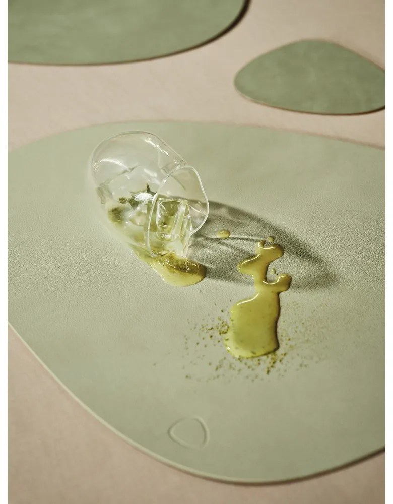 Подложка за хранене от еко кожа 37x44 cm Curve L Nupo – LIND DNA