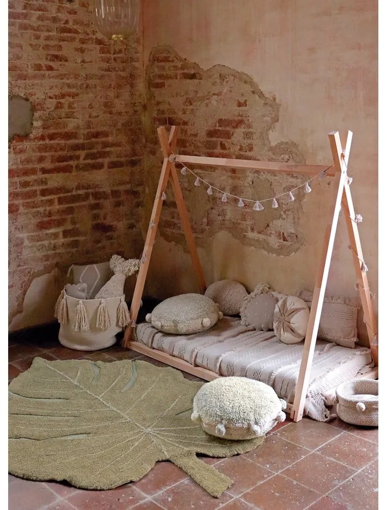 Ръчно изработен памучен детски килим подходящ за пране в цвят каки 120x180 cm Monstera Olive – Lorena Canals