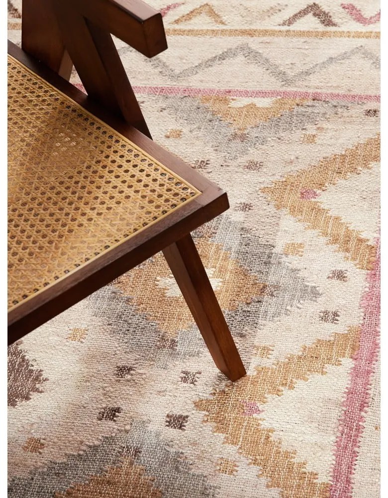 Кремав ръчно изработен ютен килим 80x150 cm Roya Imani – Elle Decoration