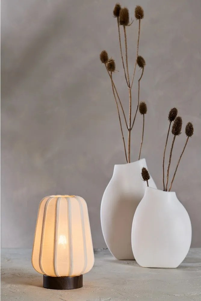 Бяла метална настолна лампа с текстилен абажур (височина 29 cm) Bibia – Light & Living