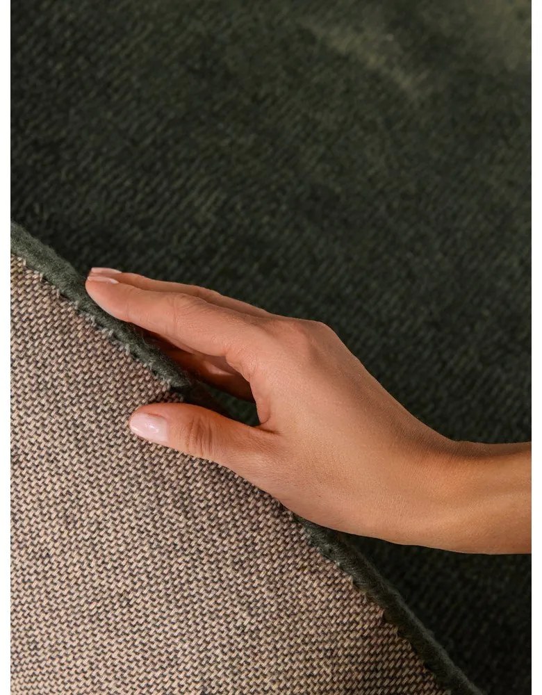 Тъмнозелен ръчно изработен кръгъл килим със смес от вълна ø 160 cm Kari Organic – Villeroy&amp;Boch