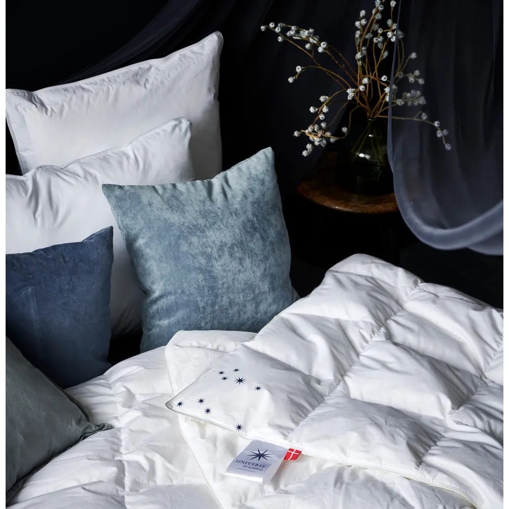 Целогодишна завивка с пълнеж от пух 140x200 cm Capella Medium – Universe of Sleeping