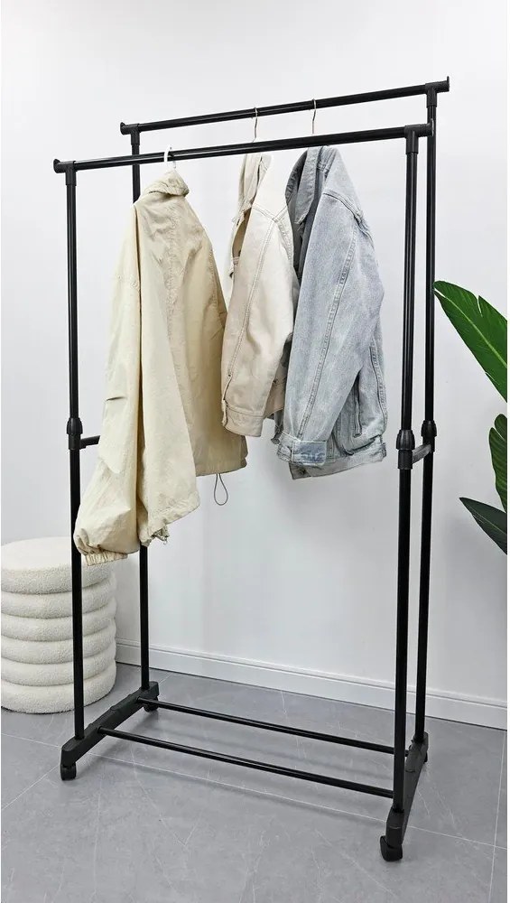 Черна метална стойка за дрехи на колелца 80x160x42 cm Roald – Yes Everyday