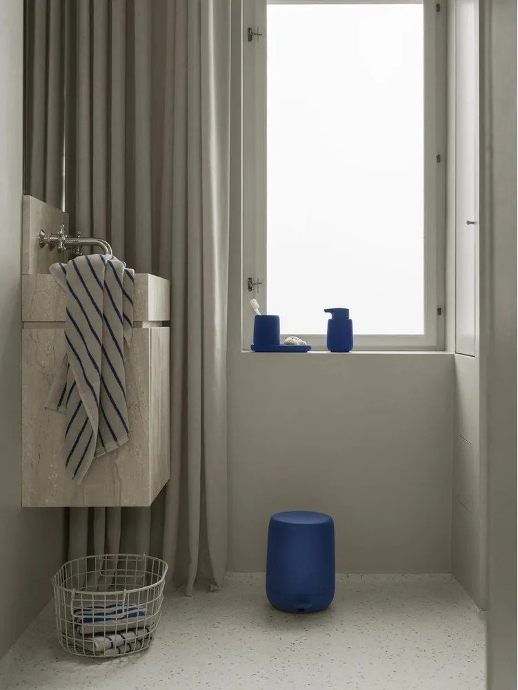 Син керамичен диспенсер за сапун 250 ml Sono – Blomus