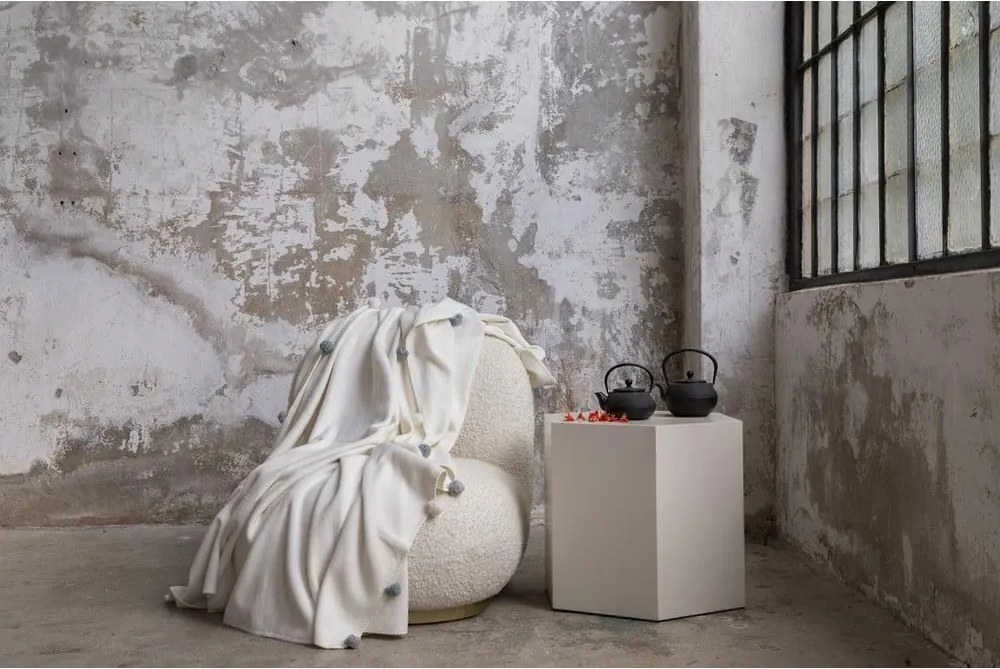 Кремаво покривало за легло от флийс 150x200 cm Pom Pom – Mijolnir