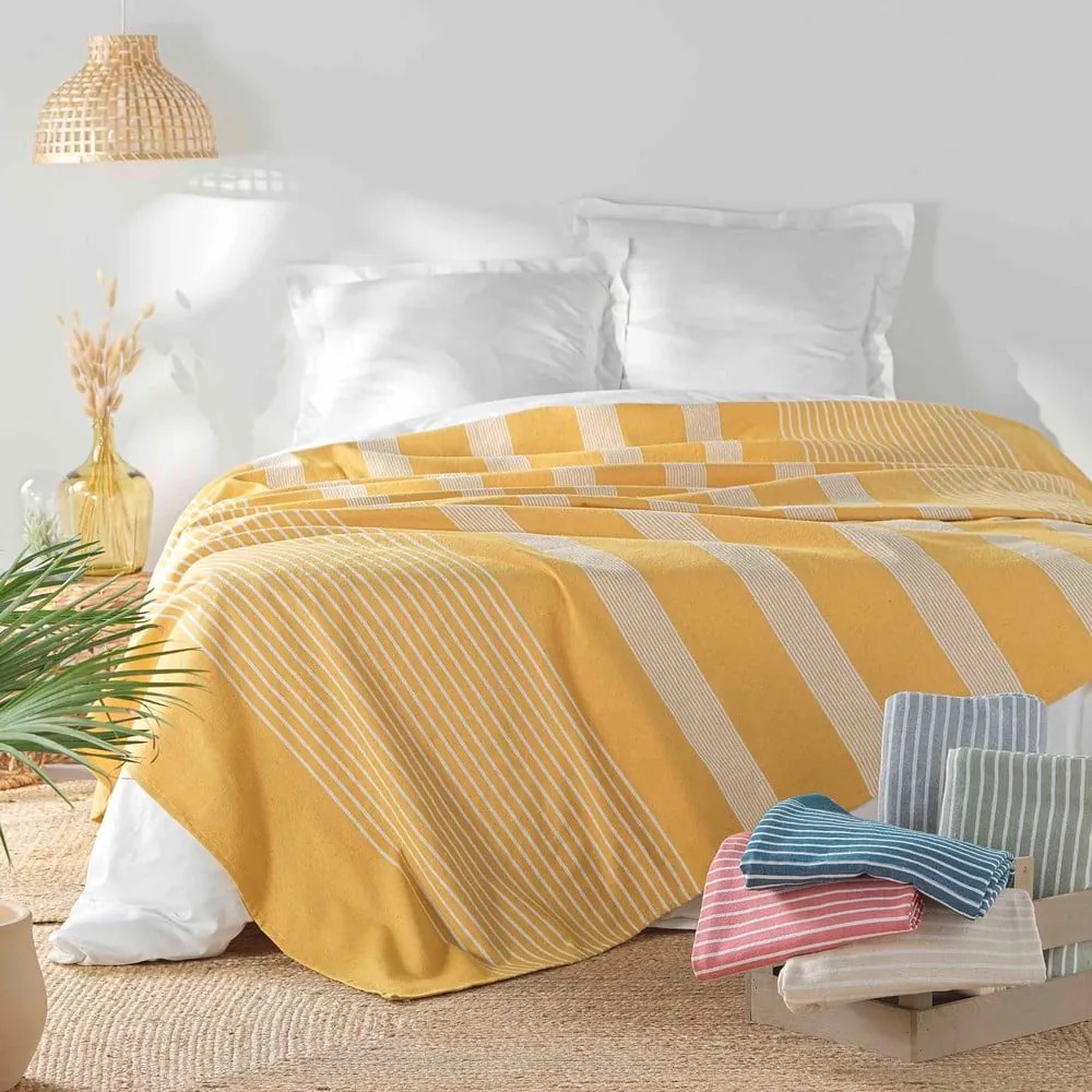 Жълто покривало за легло 220x240 cm Adele – douceur d'intérieur