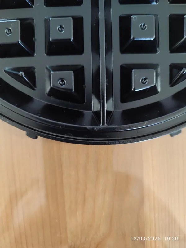 Преоценено: Гофретник 3в1 Russell Hobbs Fiesta 24620-56, 900w, Незалепващи плочи, Самозаключващ се капак, Бордо/черен