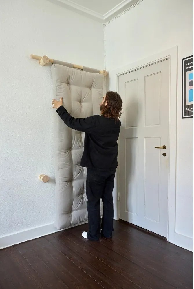 Светлокафяво кресло от рипсено кадифе Hooked – Karup Design